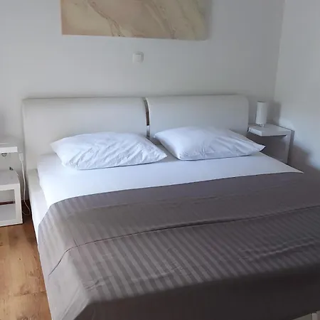 App Tina Apartment *